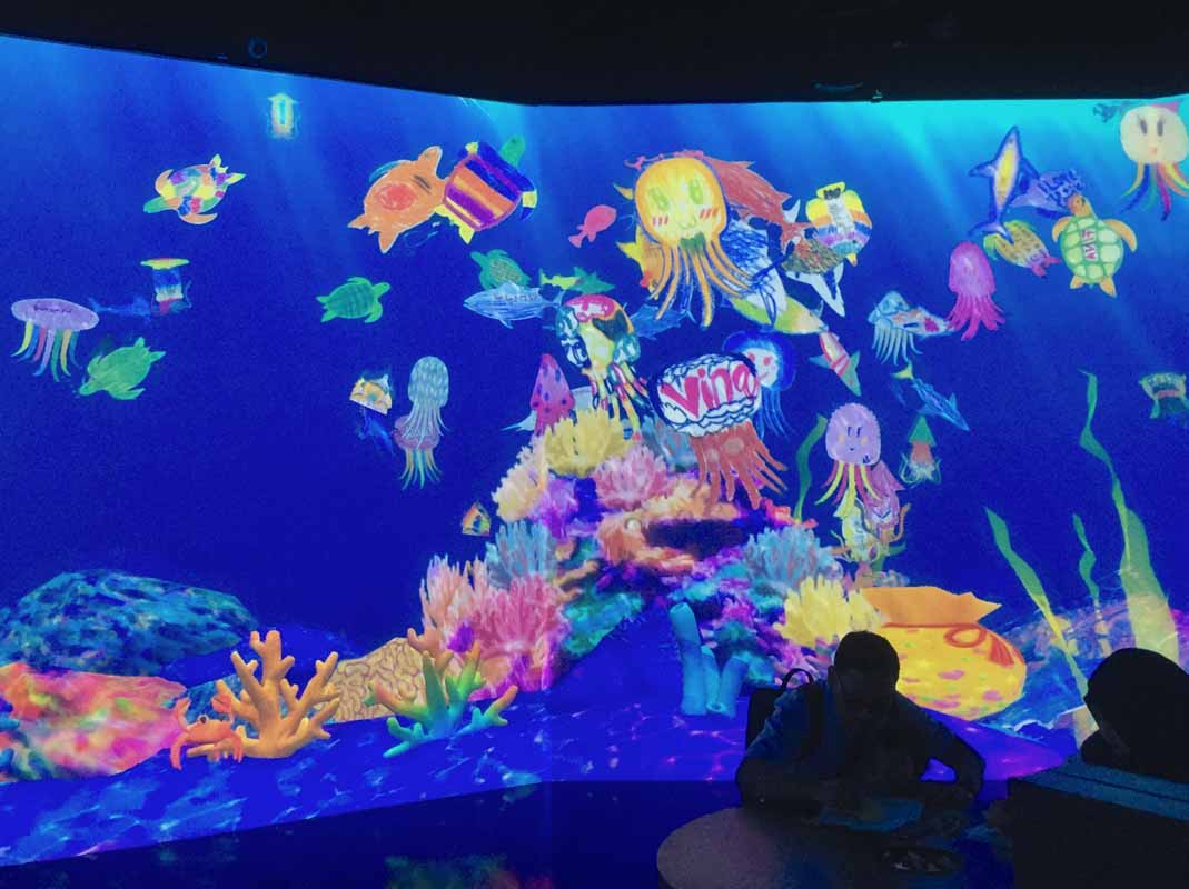 Future Park juga mengambil tema laut yang diproyeksikan ke ruangan pameran